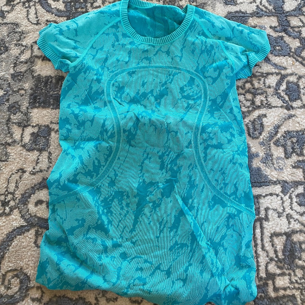Lululemon swiftly tech short sleeve